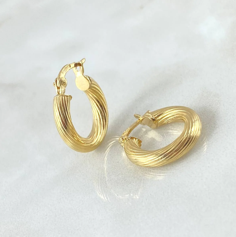 Lore Hoop Earrings – 18K Yellow Gold – 1.5g