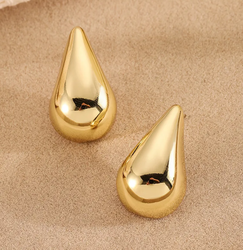 Drop Stud Earrings – 18K Yellow Gold – 0.9g