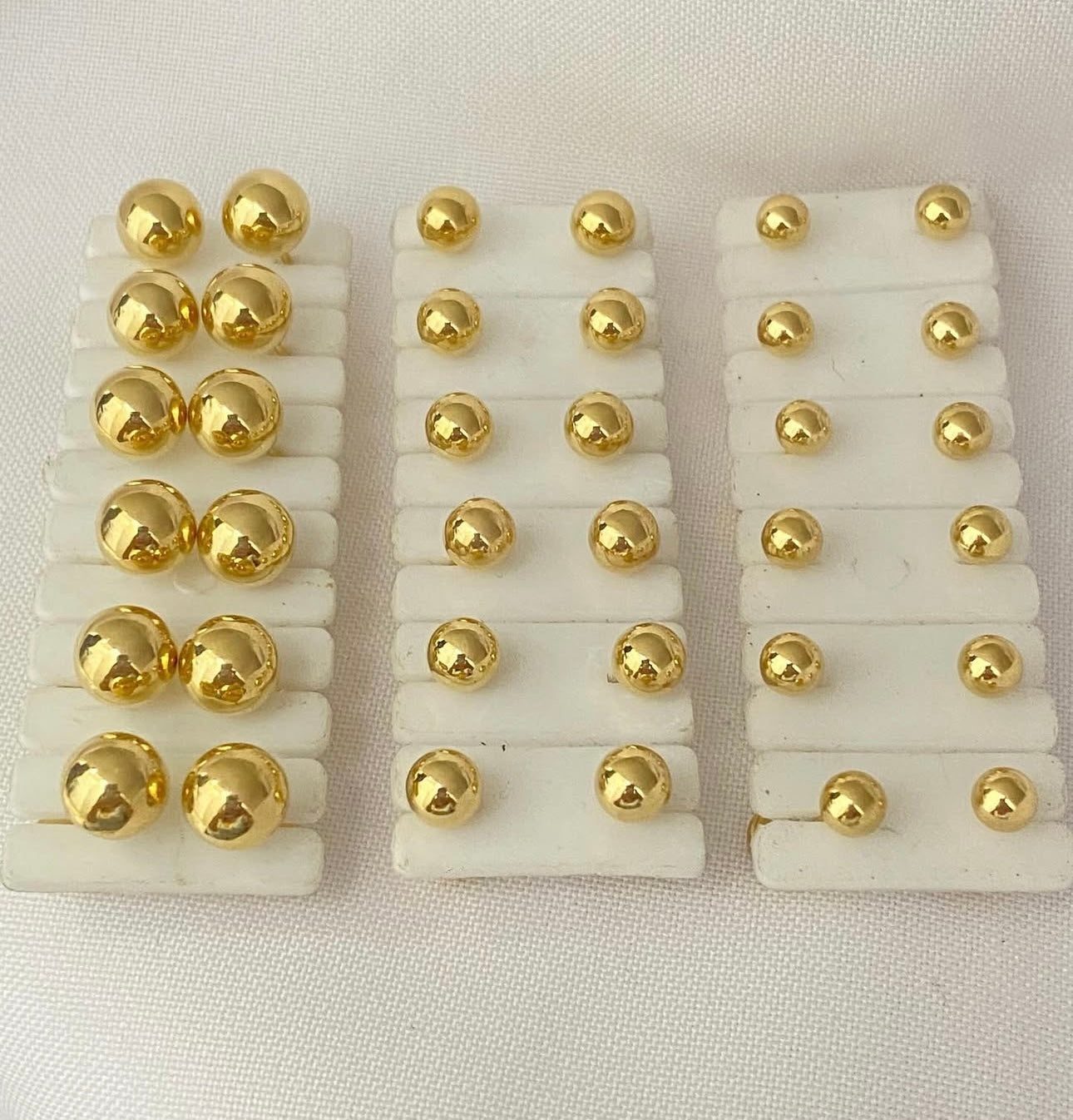 Ball Earrings 18K gold.
